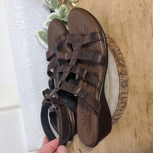 Born Sandals Rue Brown Leather Hook and Loop Gladiator Strap Wedge Shoes Size 9